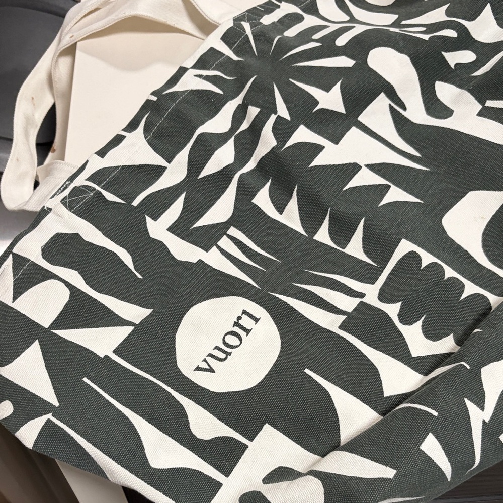 Vuori Women's Tote Bag - Black and Cream